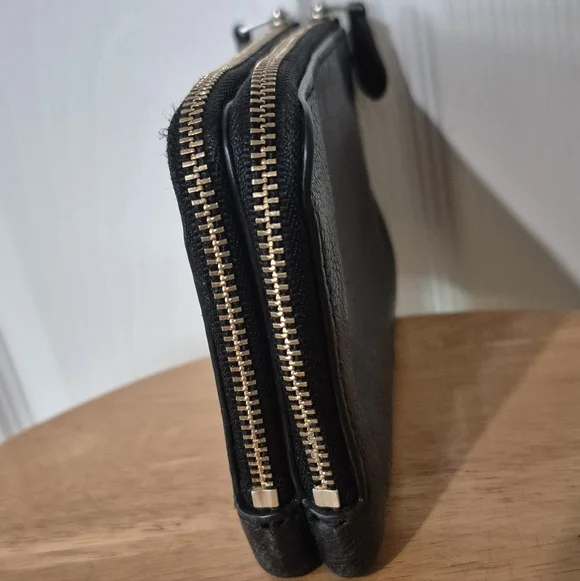 Coach New York Black Leather Wallet / Wristlet With Gold Toned Hardware - Picture 9 of 12